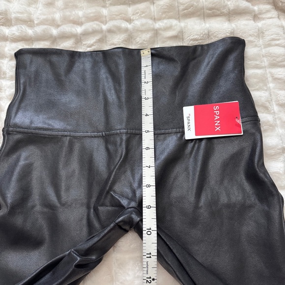 NEW Spanx Large Black Faux Leather Shiny Ankle Leggings Slimming Party Holiday - Picture 5 of 9